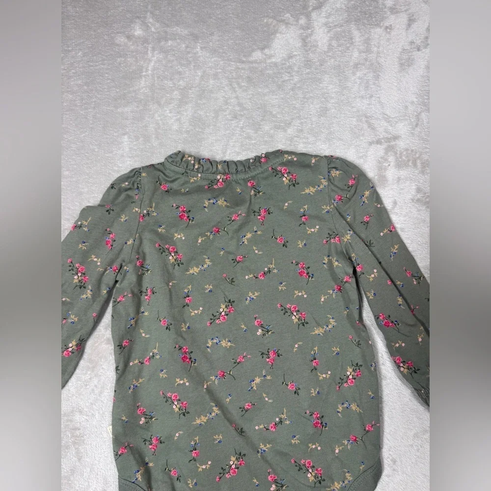 Baby Gap 100% Organic Cotton Green Floral Ruffle Long Sleeve Bodysuit 12-18 M